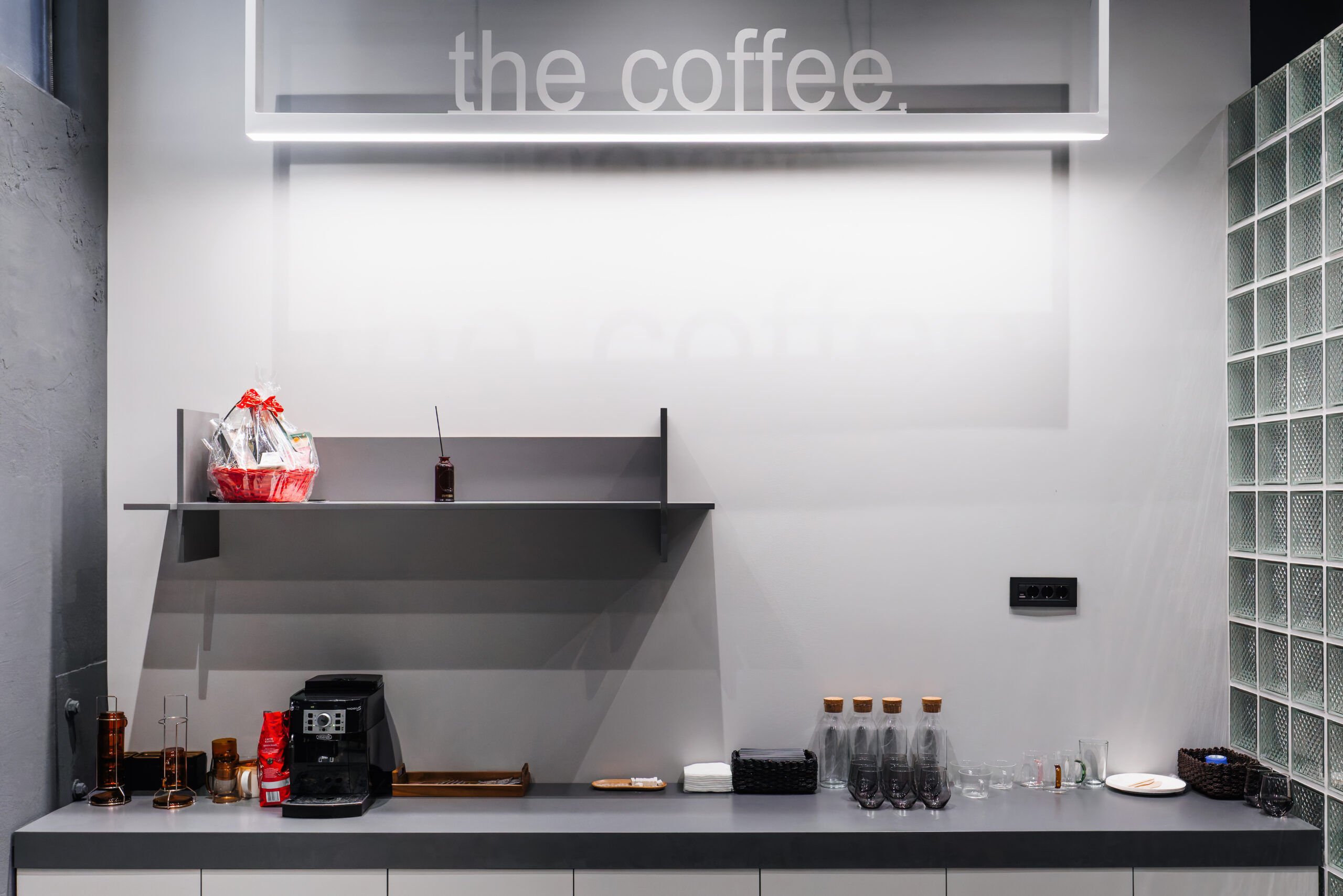 Zona za čekanje klijenata u TopBear detailing studiju